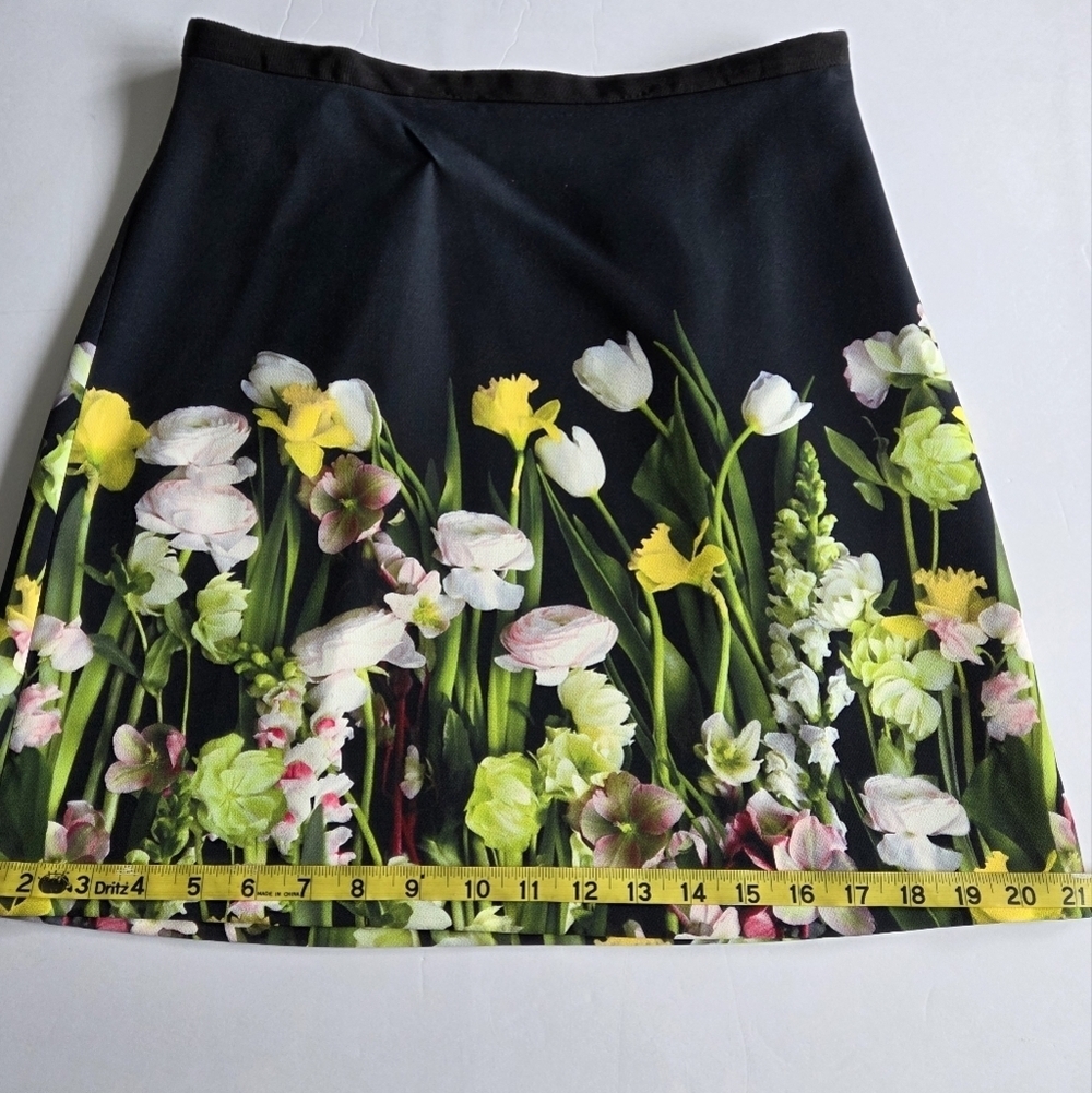 Victoria Beckham Floral Mini Skirt. - Picture 6 of 7
